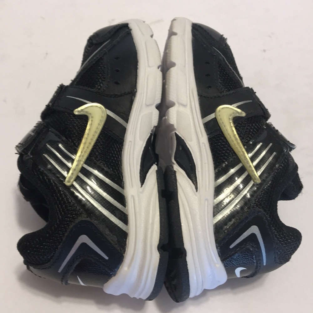 Nike - Picture 3 of 5